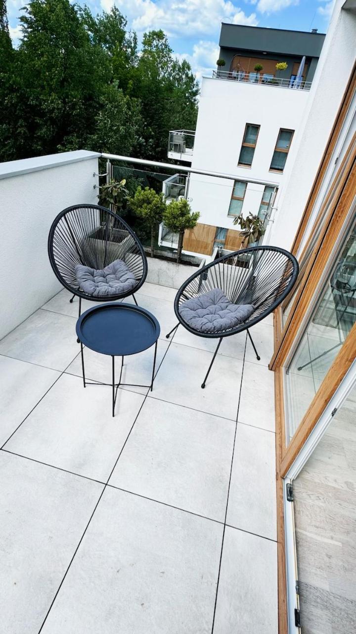 Apartament Park Bazantow Katowice Bagian luar foto